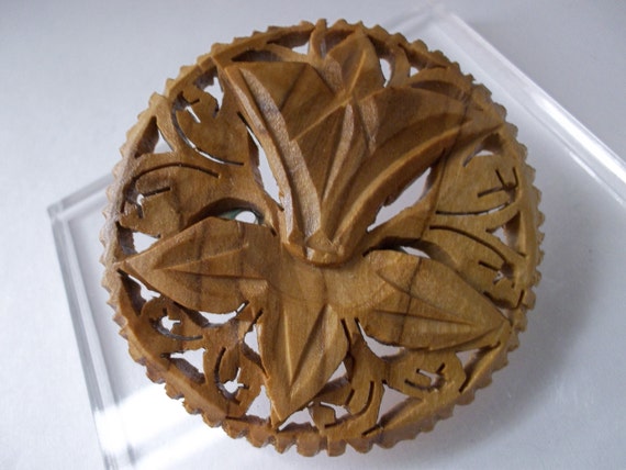 of wood composition 70's Brooch Wooden Pin/ 1960's FLOWER Vintage Carved