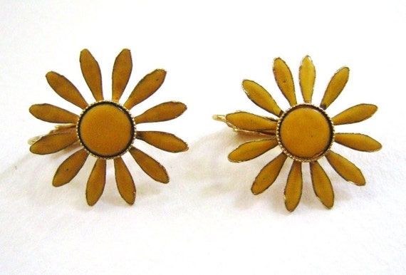 Vintage Estate Yellow Enamel Daisy Clip On Earrings