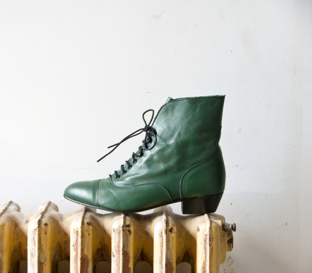 1990s hunter green leather ankle boots never worn lace-up