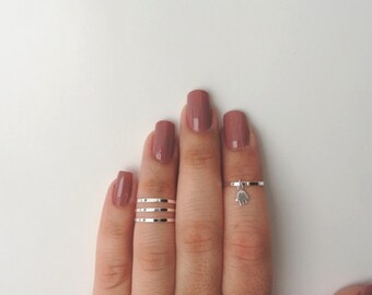 4 Above the Knuckle Rings Plain Band Knuckle Rings midi