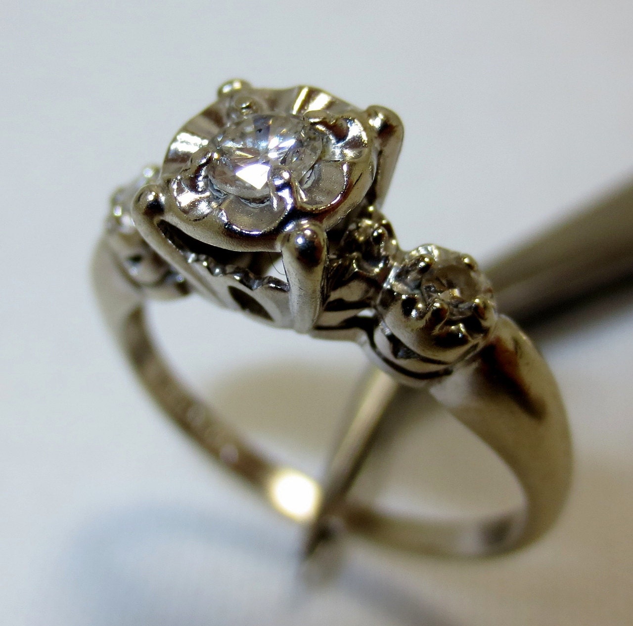 VINTAGE 1950s DIAMOND ENGAGEMENT wedding ring in 14k white
