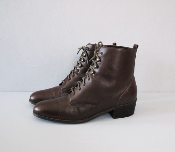 vintage DARK BROWN leather lace up short boots w/ heel 10