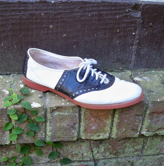 Leather Saddle Shoes Womens size 7 and a half