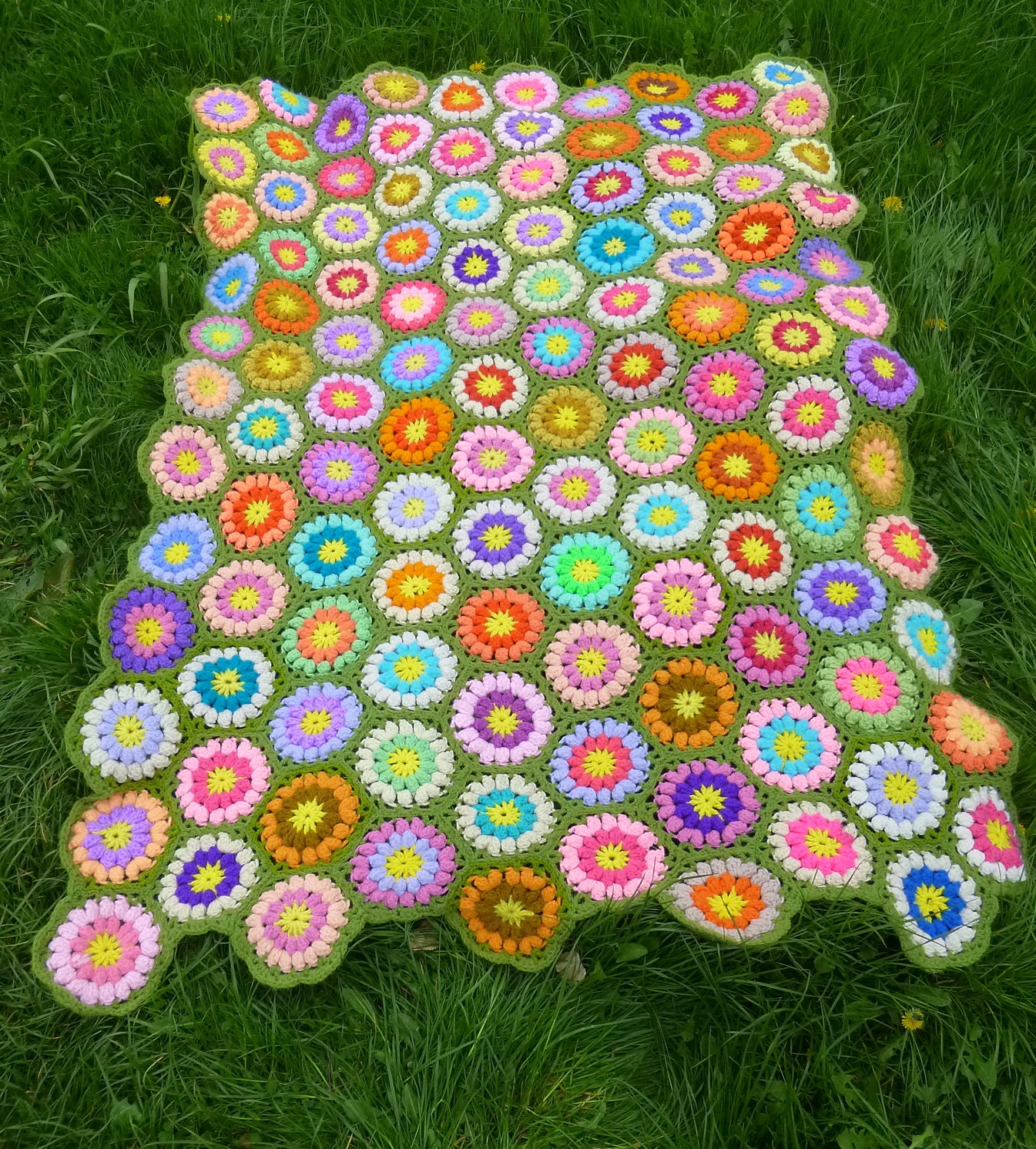 Vintage afghan crocheted throw circle pattern bright