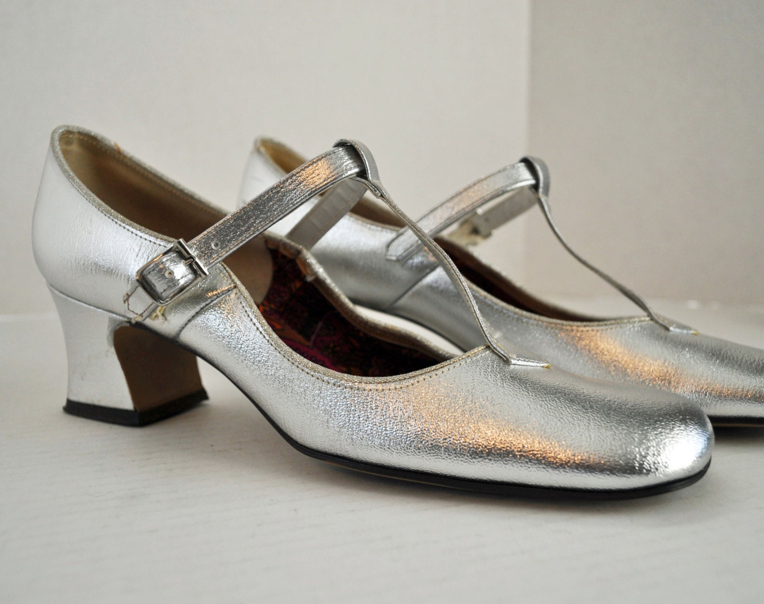 vintage 60s Mary Jane Pumps / CONNE Silver Metallic Heels