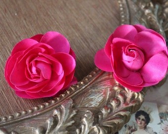 Hot pink color flower with clip back 2 piece listing