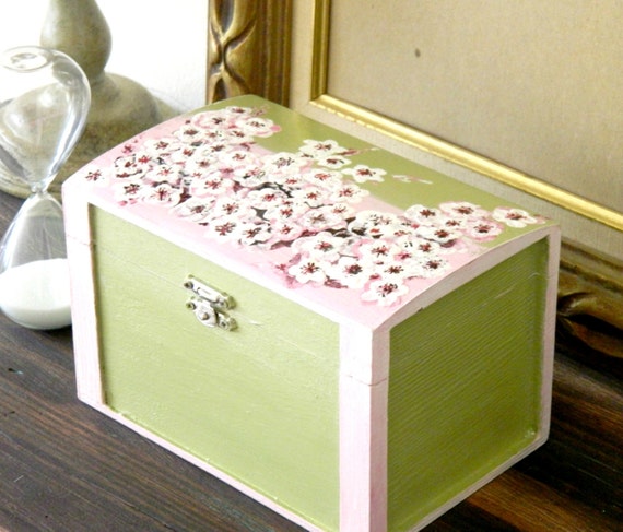 Items similar to Trinket Box 