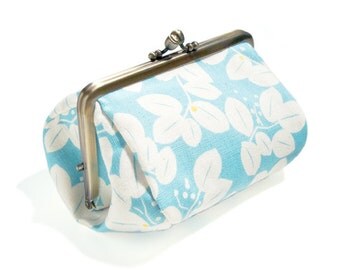 Metal frame capacious pouch // Floating Leaves