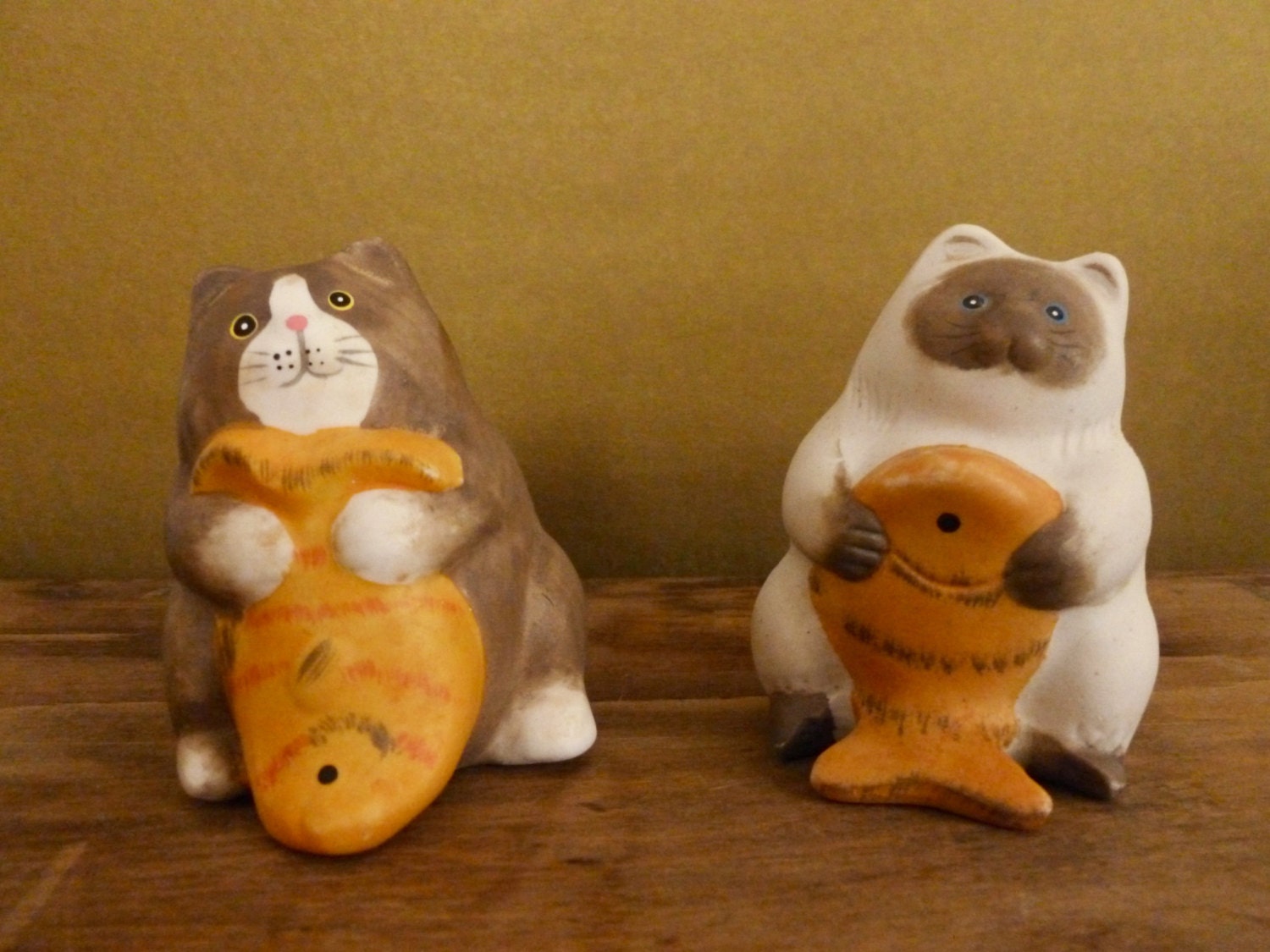 Vintage Ceramic Cat Salt and Pepper Shakers by KittiesandMutts