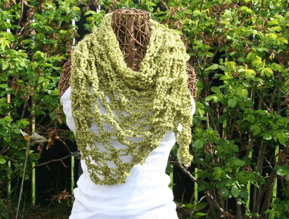 Crochet Celtic Love Knot Shawl Wrap In Green Apple by