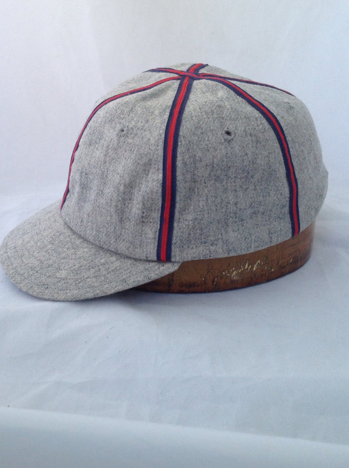 Fitted baseball cap in soft light grey wool flannel with
