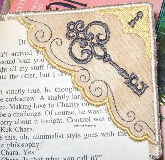 Corner Bookmark Skeleton Key Embroidered