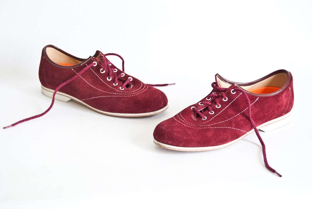 Womens Vintage Bowling ShoesBurgundy SuedeSize 7