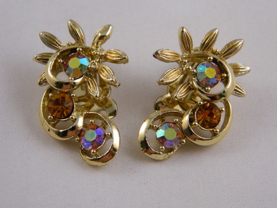 Gold Clip On Earrings / Vintage Rhinestone Clip Earrings