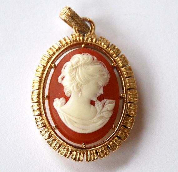 Reversible Cameo Pendant Avon Gold Tone by BeckoningBeefyGems