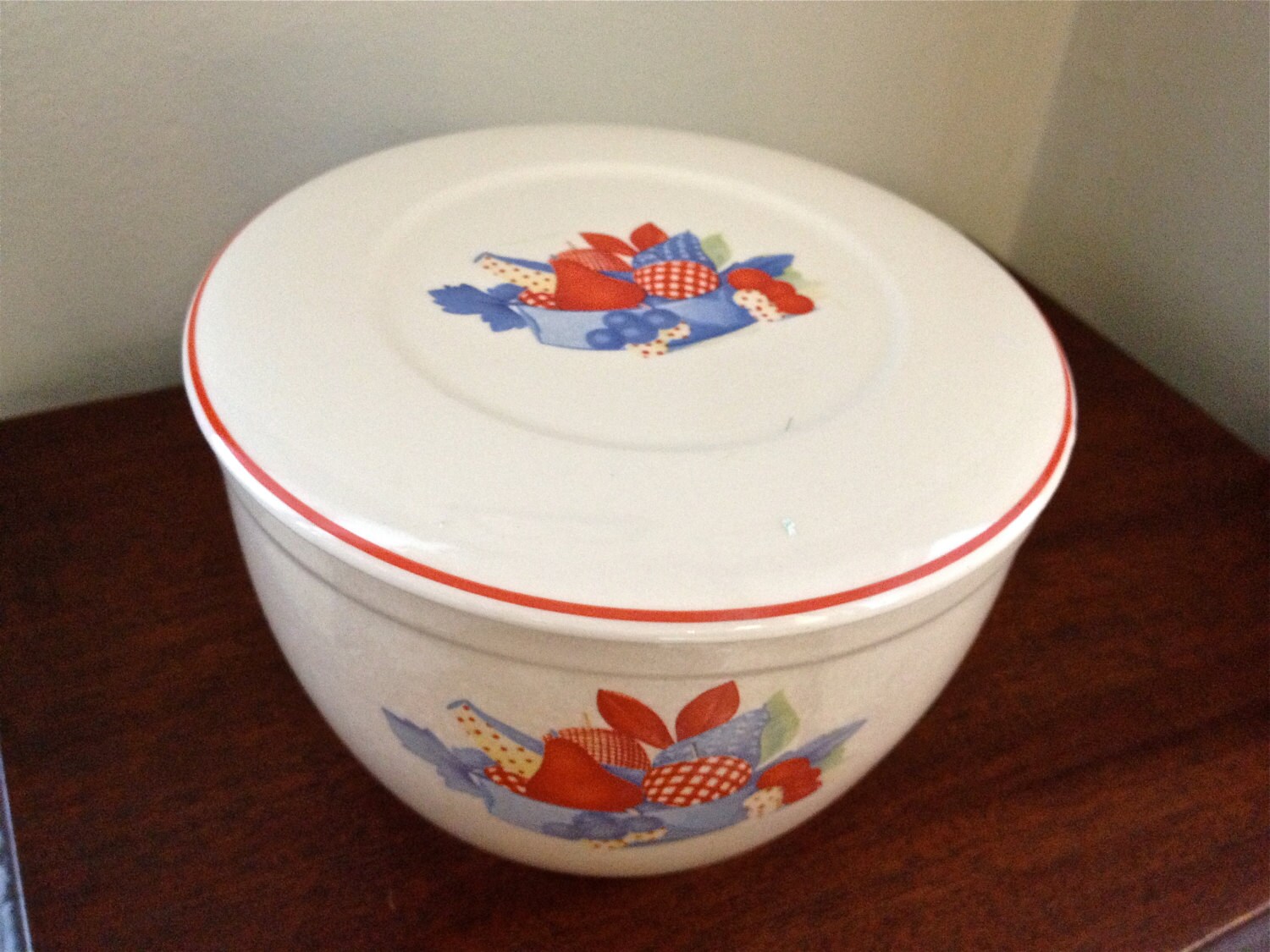 Vintage Calico Fruit Universal Pottery Bowl with Lid Cambridge