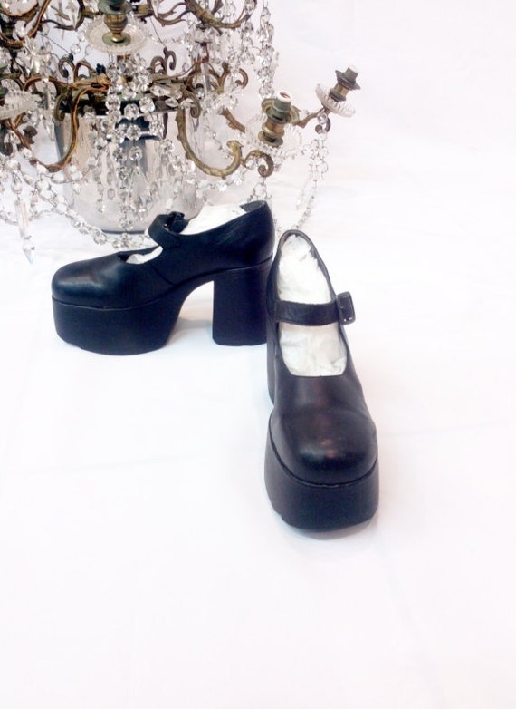 pump shoes from the 90s