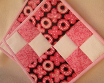 Quilted X's & O's Valentine Potholders - Set of 2