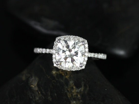 Engagement rings thin band halo