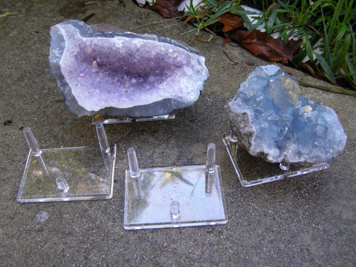 Display stands for crystals geodes quartz clusters