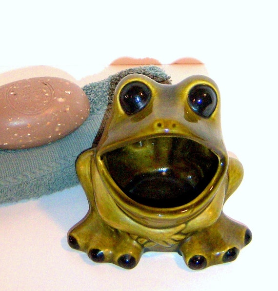 Ceramic Frog Sponge Holder Vintage Ceramic by happenstanceNwhimsy