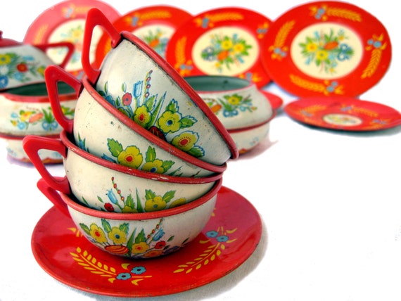 and  Creamer Toy saucers Saucers Cups tea  Set Tea Tin Plates Sugar and cups Teapot plates Vintage vintage