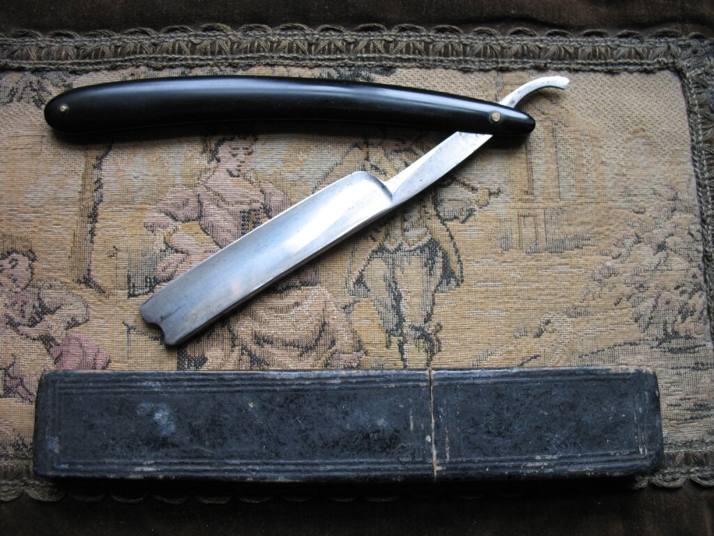 Wade & Butcher Straight Razor Sheffield England Medium Size