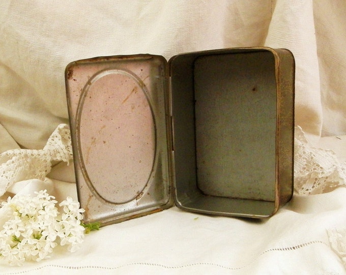 REDUCED TO CLEAR Vintage French Sugar Cube / Cookie Tin / Box / French Decor / Vintage Decor / Retro Home / French Country Decor / European
