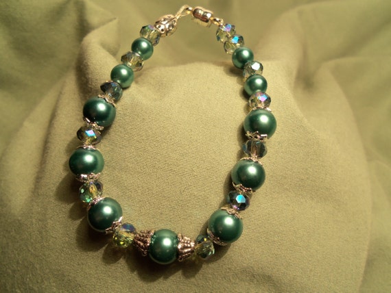 Teal crystal and glass pearl bracelet