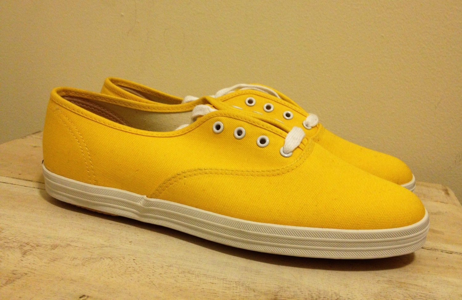 Vintage 1980s Bright Yellow Keds Champion Oxford Wm Size 8 NOS