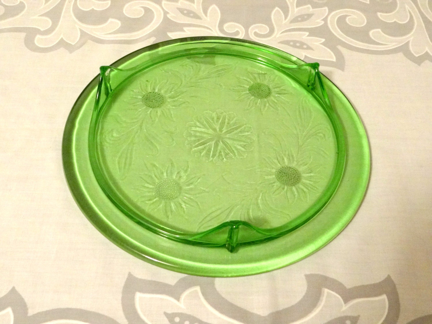 Vintage Green Depression Glass Sunflower Footed Cake Plate 3291