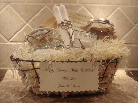 How To Create A Traditional Housewarming Gift Basket Traditional New ...