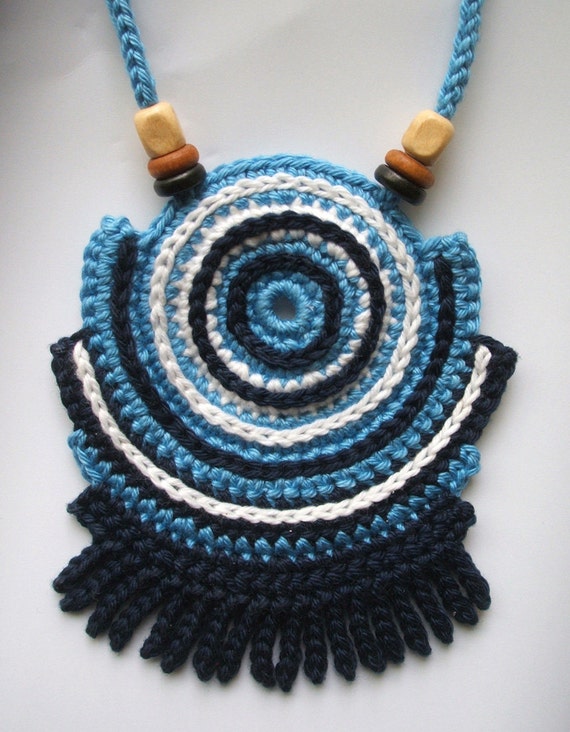 Crochet cotton thread geometric necklace with wooden beads