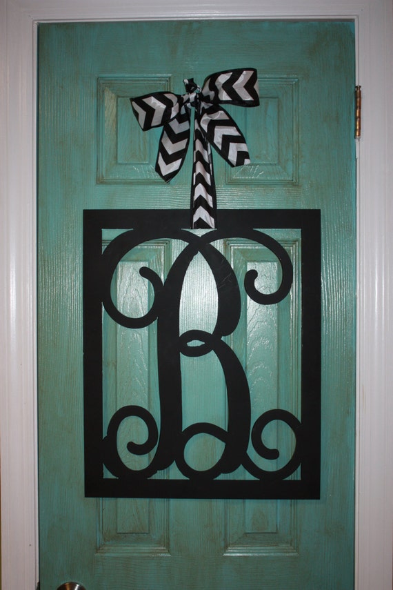Monogrammed Metal Wreath / Hanger by SouthernStyleGifts on Etsy