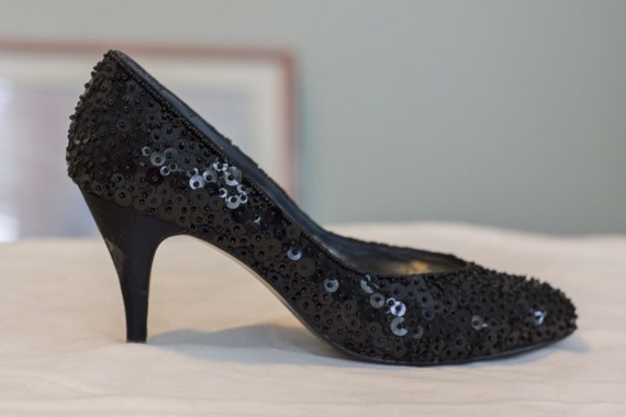 shoes for black sequin dress