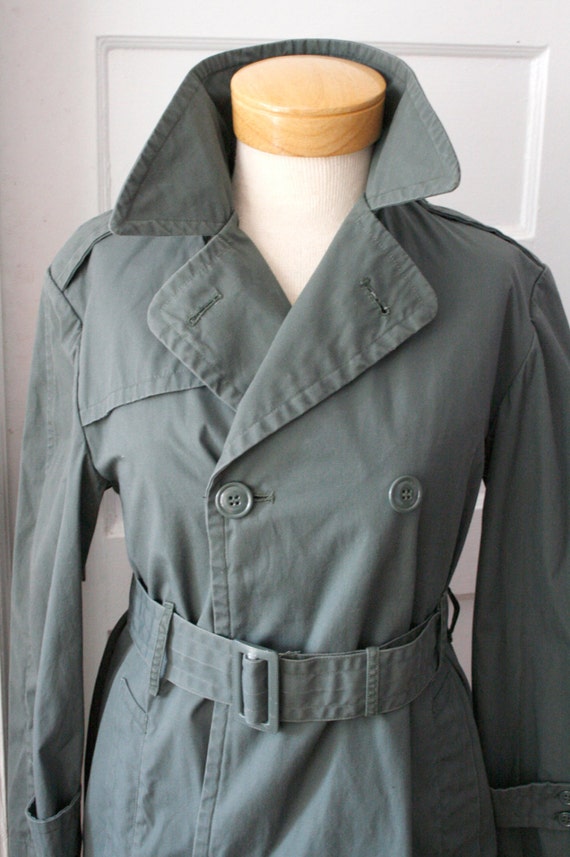 Vintage 1970's authentic US Military trench coat size 34