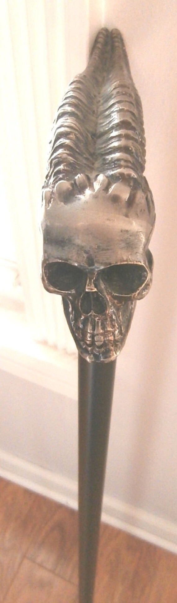 Gothic Skull Head Walking Stick Handle - Black Resin Cane Topper, Decorative & Ergonomic