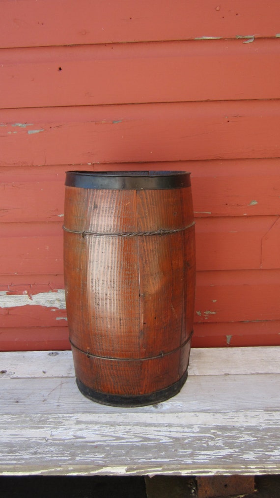 Old Time Nail Keg Wood Barrel Primitive Table Decor Attractive