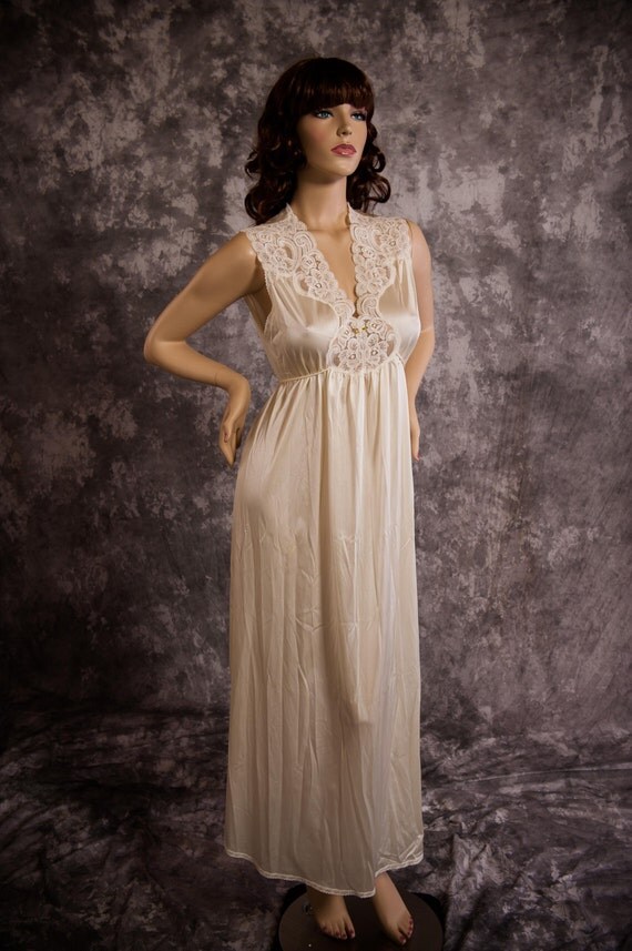 Vintage Vanity Fair Nightgown 70s Ivory Long Soft Nylon