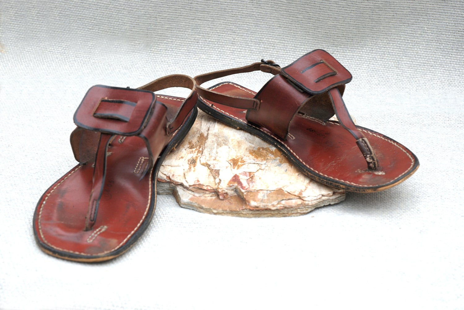 Vintage 70 s  Brown Leather  Thong  Sandals  Size 7 Made in