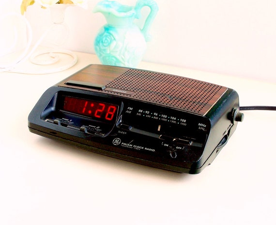 old fashioned alarm clock radios