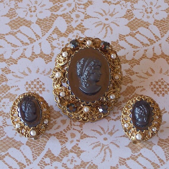 Items similar to SALE Beautiful Vintage Brooch and Earrings Black