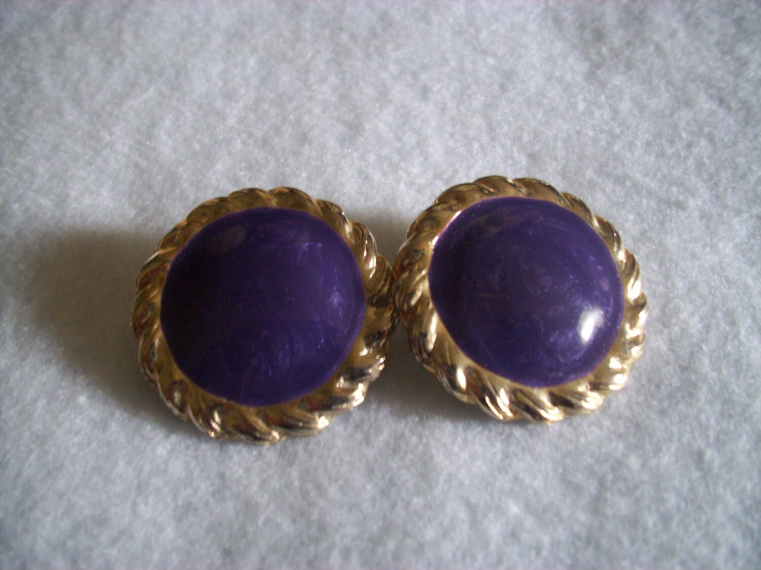 VINTAGE Rich Deep PURPLE and GOLD Tone Antique Clip Earrings