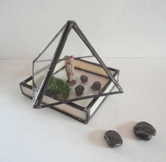 Glass Terrarium 2 Piece Pyramid and Tray Home Decor Indoor