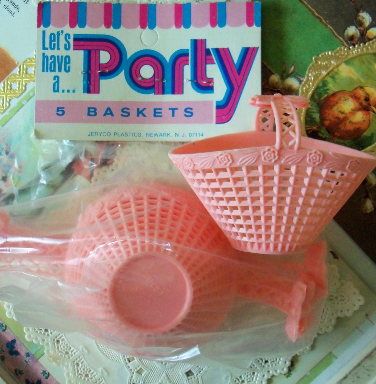 Vintage / Pink Party Favor Nut Cups / Set of Five / Plastic
