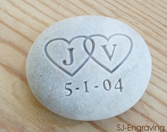 Wedding and Anniversary gifts - Custom Oathing Stone - Interlocking Hearts with Initials - for wedding, commitment, ceremony, anniversary