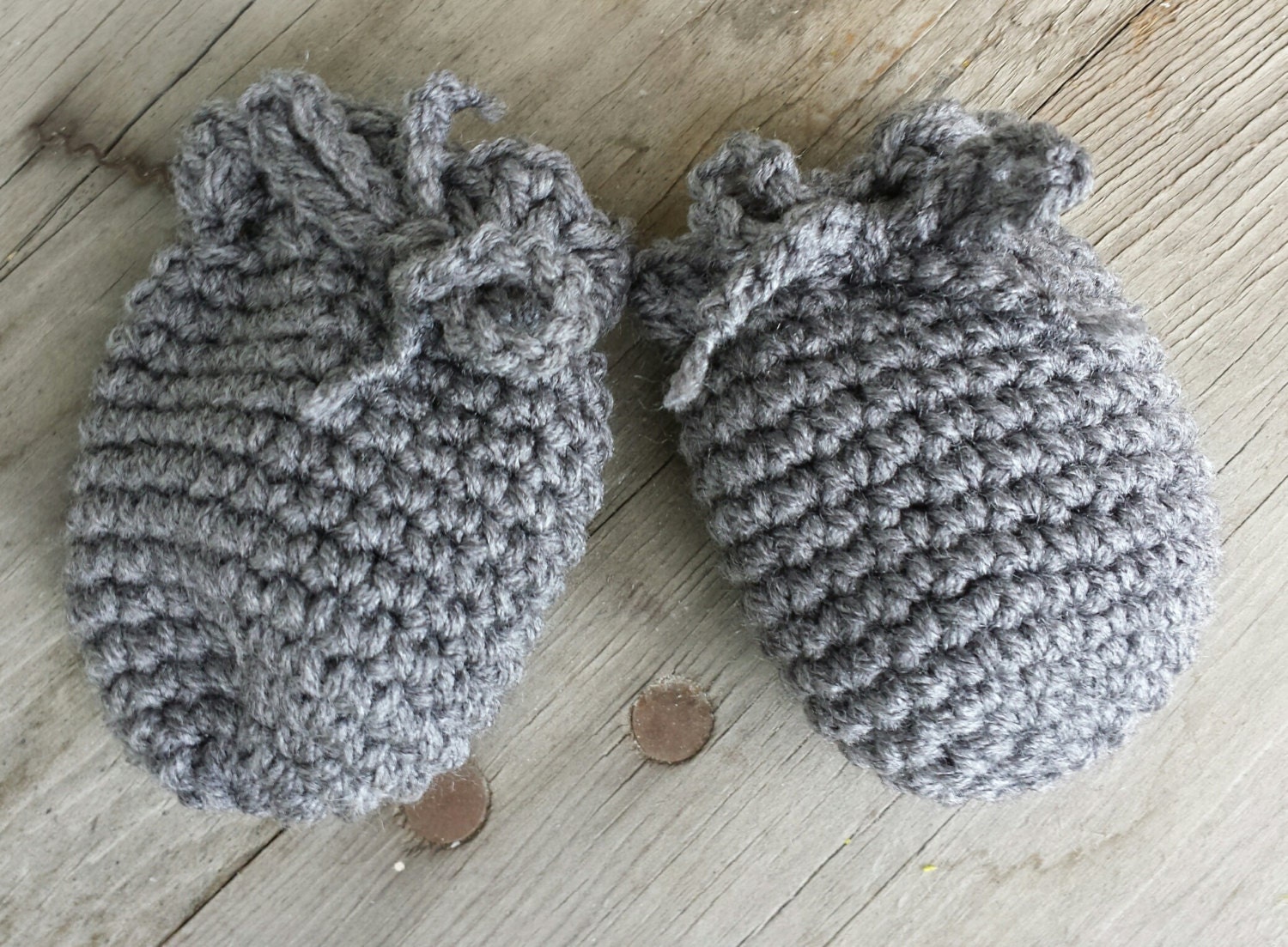 Crochet baby mittens newborn size