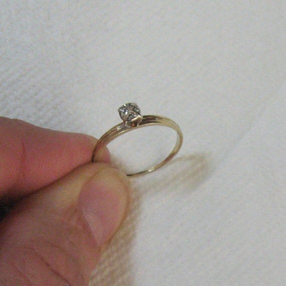 Vintage Diamond Engagement Ring 1970s style solitaire in
