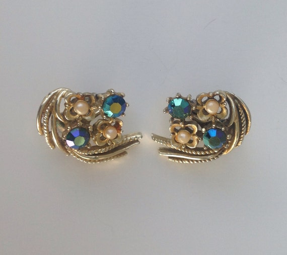 Items similar to Vintage Coro Rhinestone and Pearl Clip On Earrings on Etsy