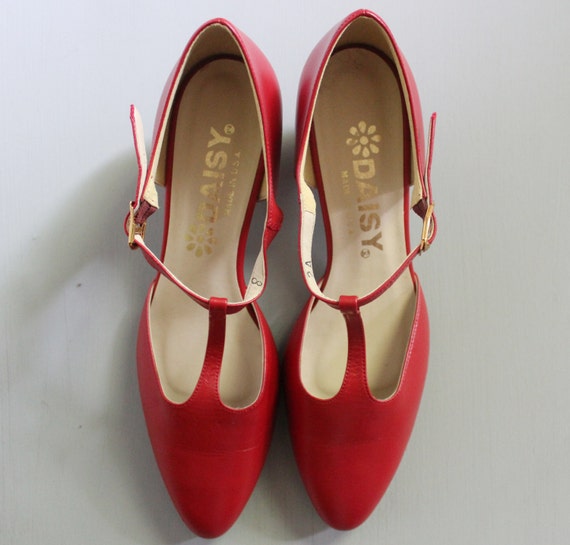 Vintage Daisy T-Strap Kitten Heels Red Size 8